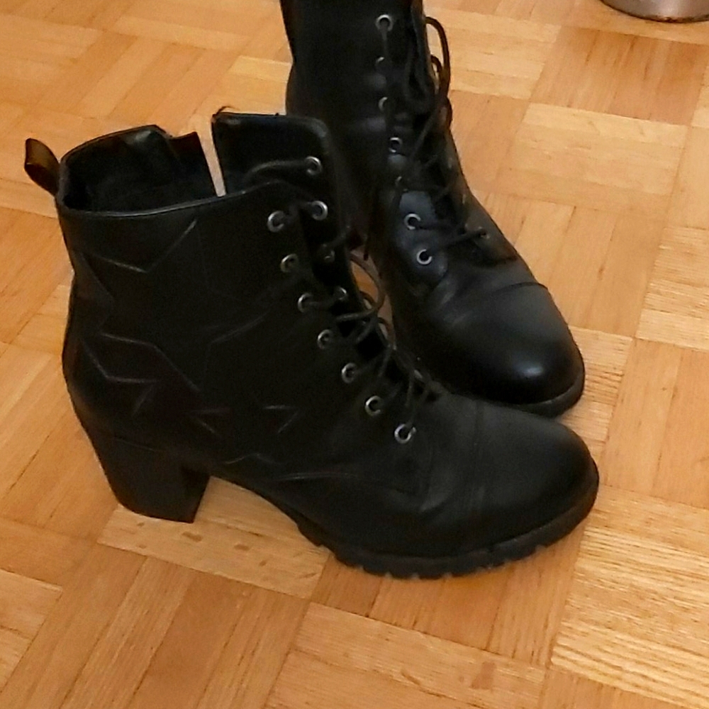 Heel boats